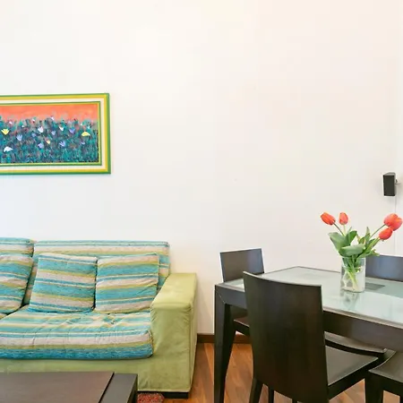 Vittorio Emanuele & Via Roma Colorful Apartment *