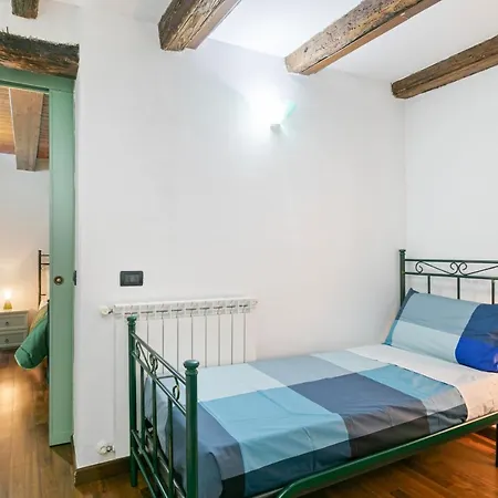 Vittorio Emanuele & Via Roma Colorful Apartment